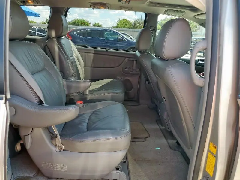 2010 TOYOTA SIENNA XLE  