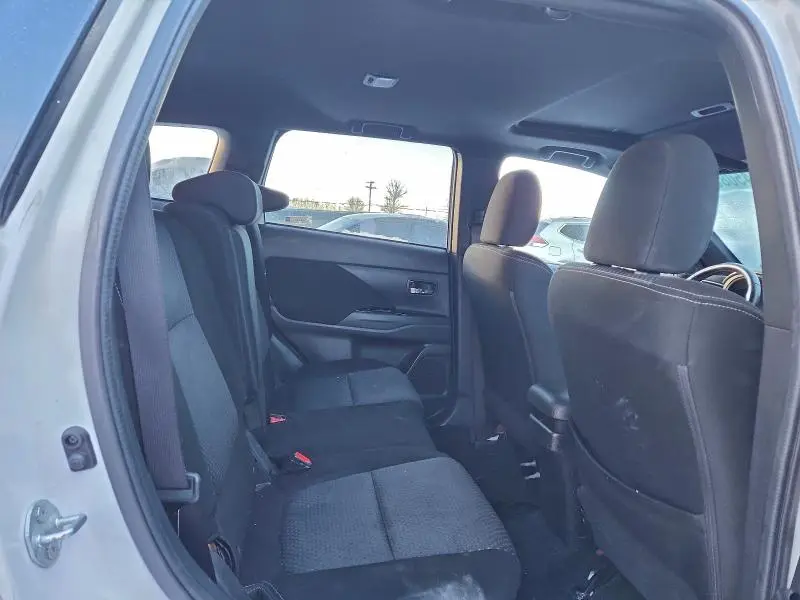 2018 MITSUBISHI OUTLANDER SE  