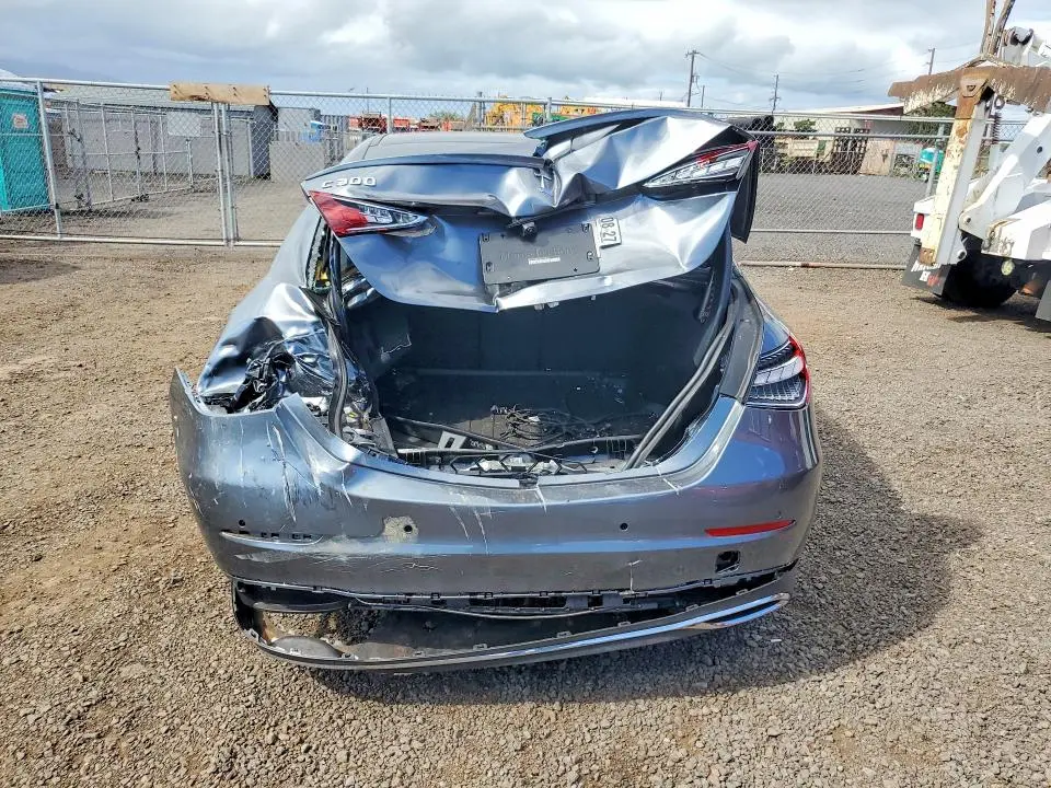2025 MERCEDES-BENZ C 300  