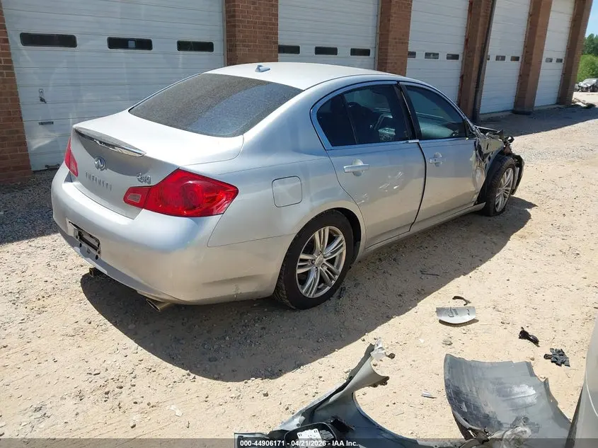 2015 INFINITI Q40  