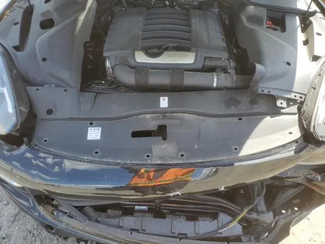 2017 PORSCHE CAYENNE   
