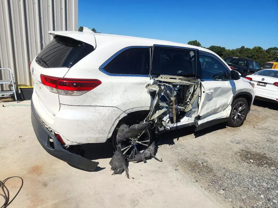 2019 TOYOTA HIGHLANDER LE PLUS  