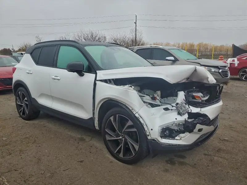 2021 VOLVO XC40 T5 R-DESIGN  