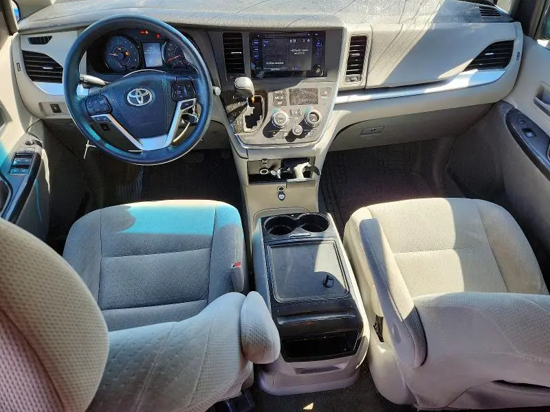 2017 TOYOTA SIENNA LE  