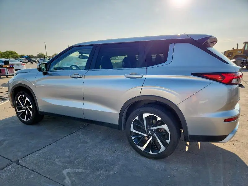 2022 MITSUBISHI OUTLANDER SE  