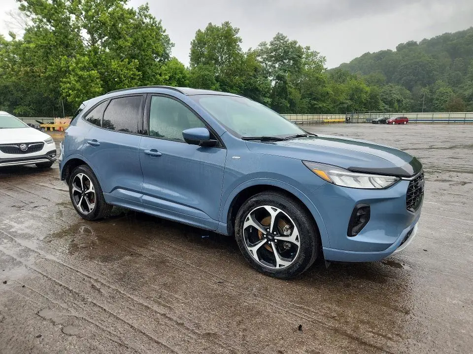 2023 FORD ESCAPE ST LINE SELECT  