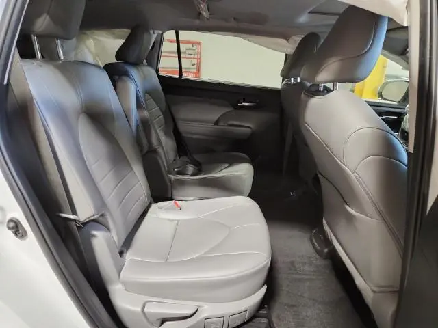 2024 TOYOTA HIGHLANDER HYBRID XLE  