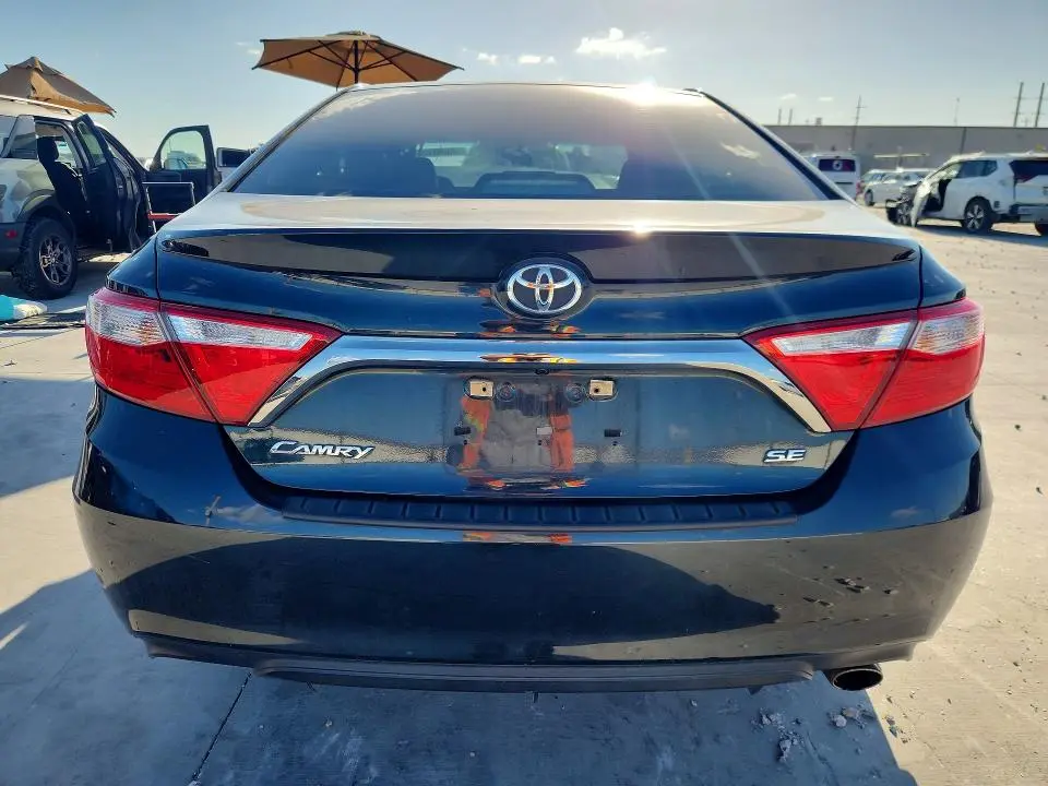 2016 TOYOTA CAMRY SE  