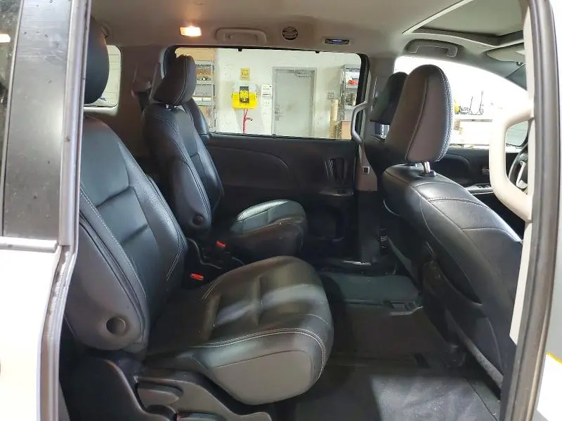 2020 TOYOTA SIENNA SE 7-PASSENGER  