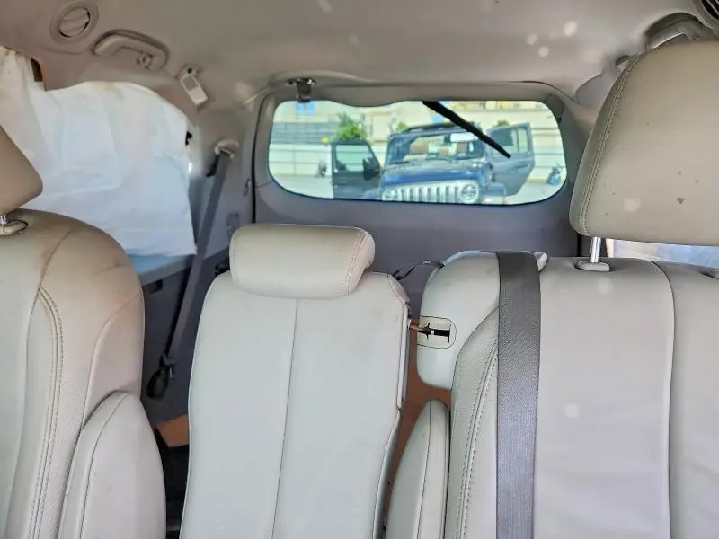 2013 TOYOTA SIENNA XLE 8-PASSENGER  
