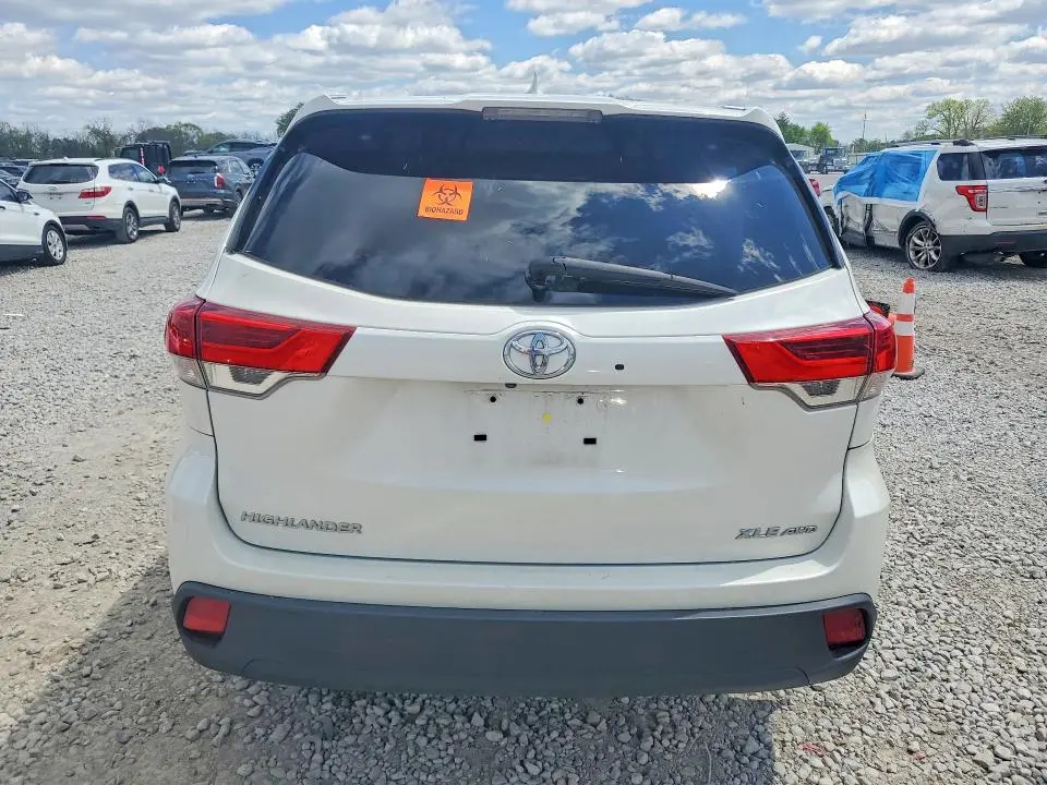 2019 TOYOTA HIGHLANDER XLE  