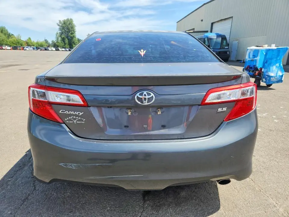 2014 TOYOTA CAMRY SE  