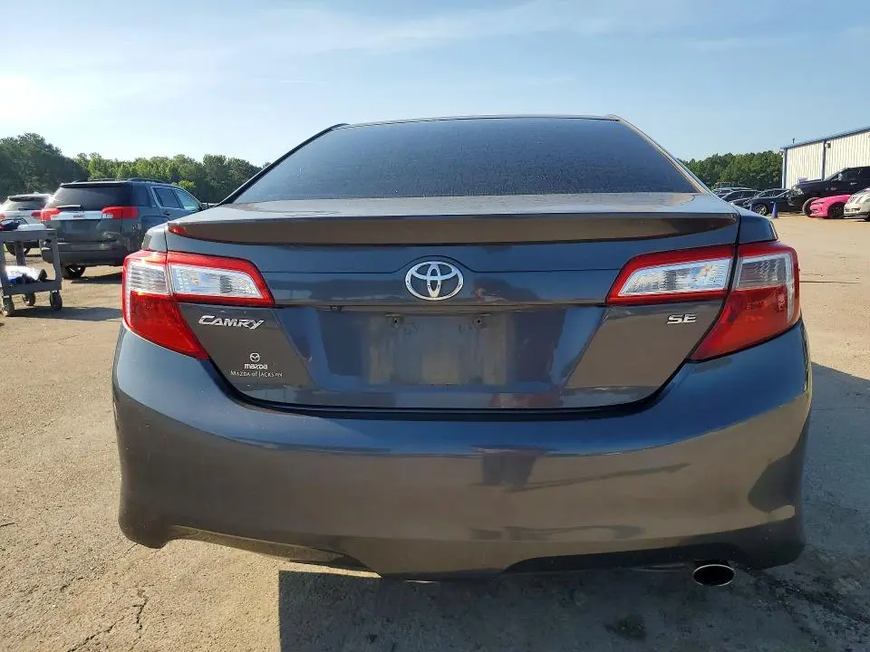 2014 TOYOTA CAMRY SE  