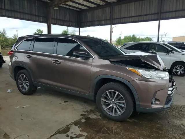 2019 TOYOTA HIGHLANDER SE  