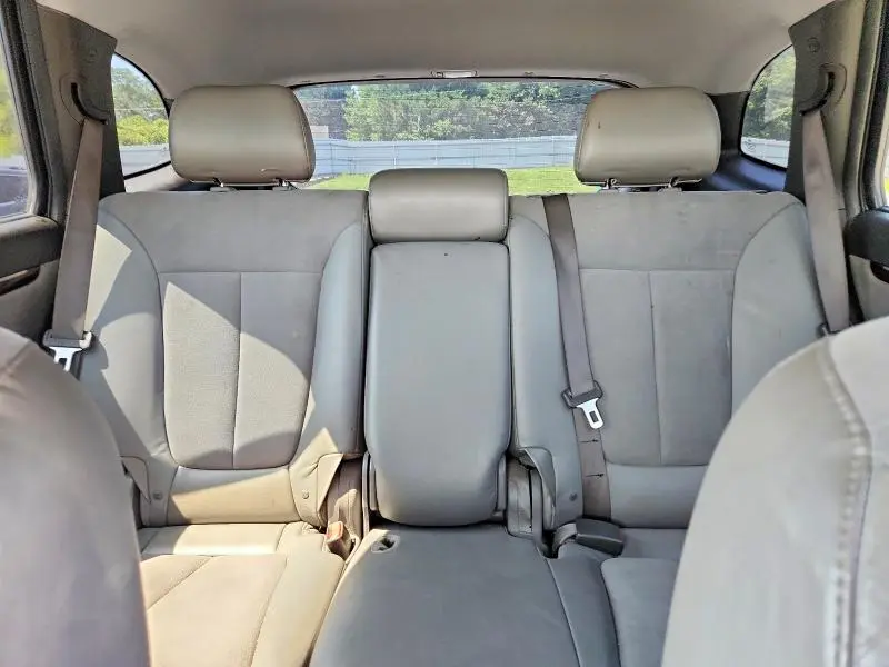 2010 HYUNDAI SANTA FE SE  