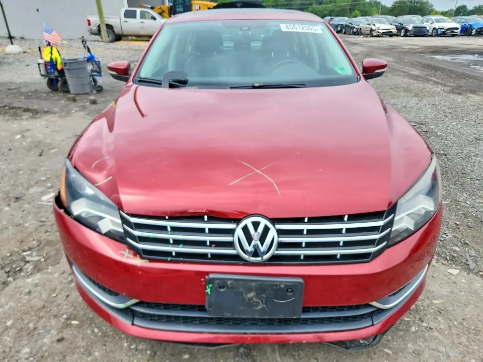 2015 VOLKSWAGEN PASSAT SE  