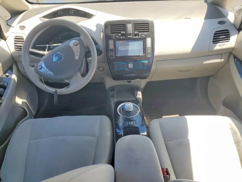 2015 NISSAN LEAF SV  
