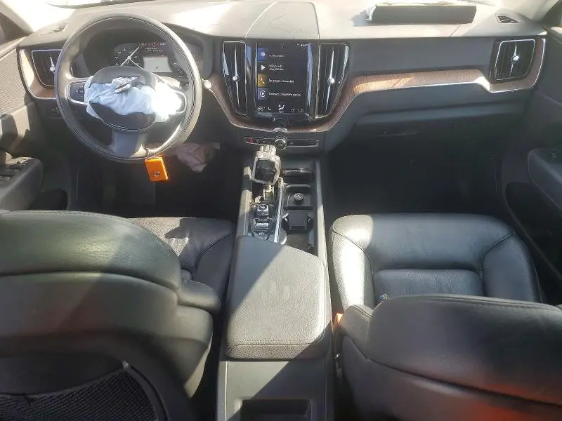 2021 VOLVO XC60 T5 MOMENTUM  