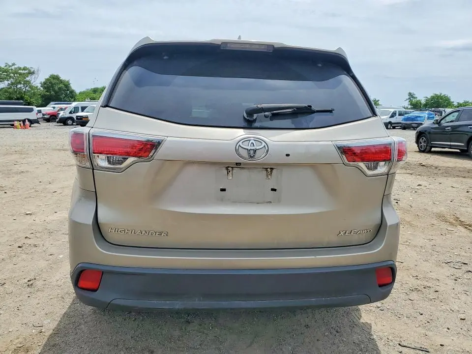 2016 TOYOTA HIGHLANDER XLE  
