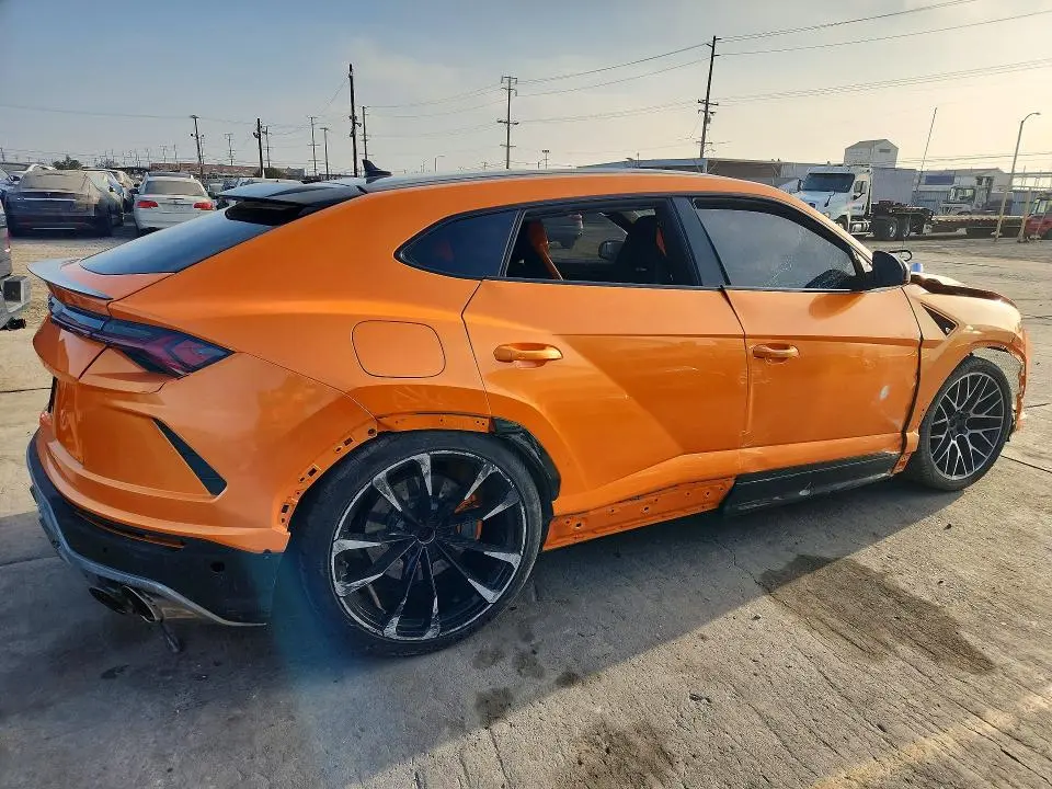 2022 LAMBORGHINI URUS   
