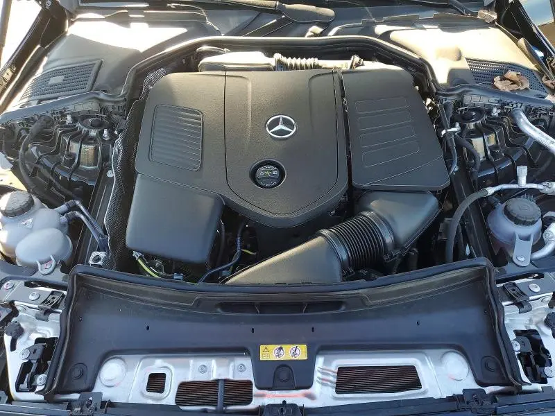 2025 MERCEDES-BENZ C 300  