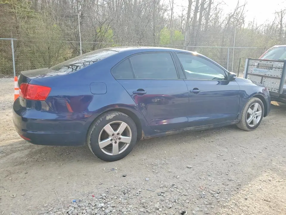 2011 VOLKSWAGEN JETTA SE  