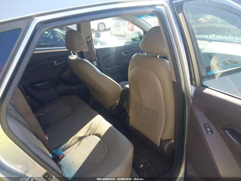 2015 HYUNDAI TUCSON SE