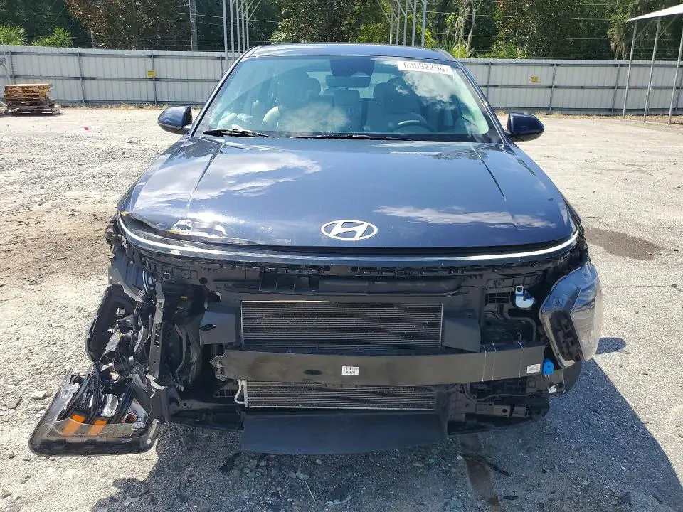 2025 HYUNDAI KONA SE  