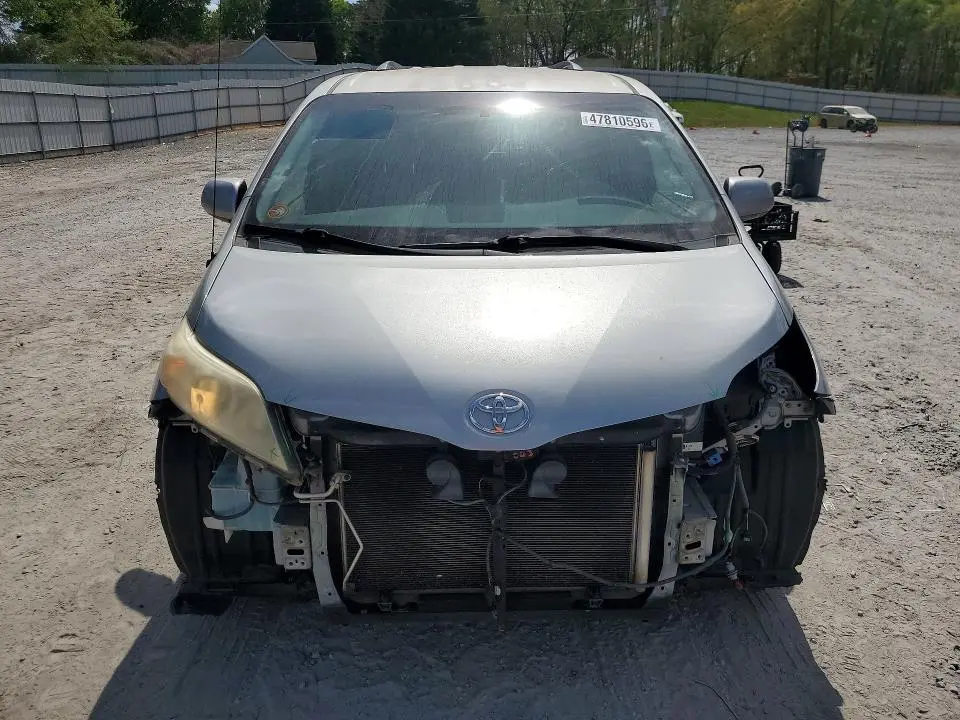 2012 TOYOTA SIENNA LE 8-PASSENGER  