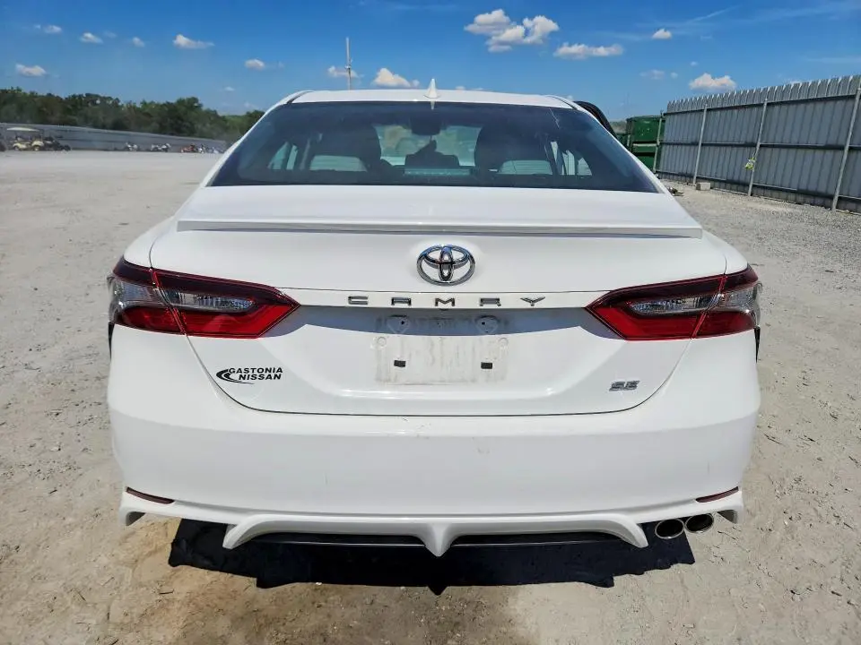 2022 TOYOTA CAMRY SE  