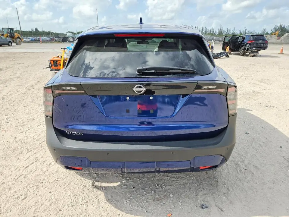 2025 NISSAN KICKS SV  