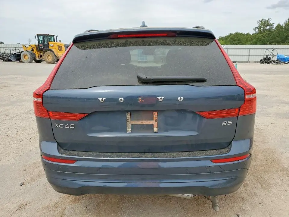 2022 VOLVO XC60 B5 MOMENTUM  