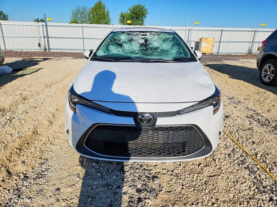 2021 TOYOTA COROLLA XLE  