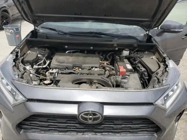 2021 TOYOTA RAV4 XLE  