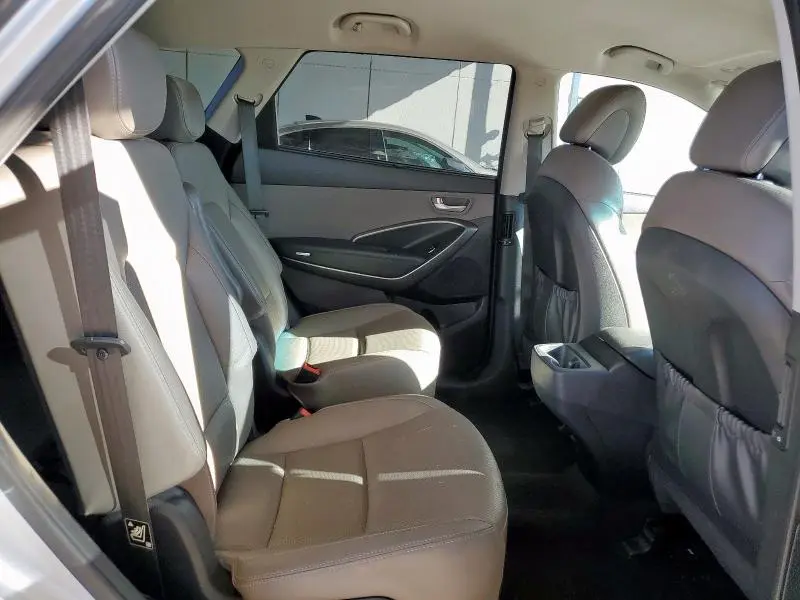 2017 HYUNDAI SANTA FE SE  