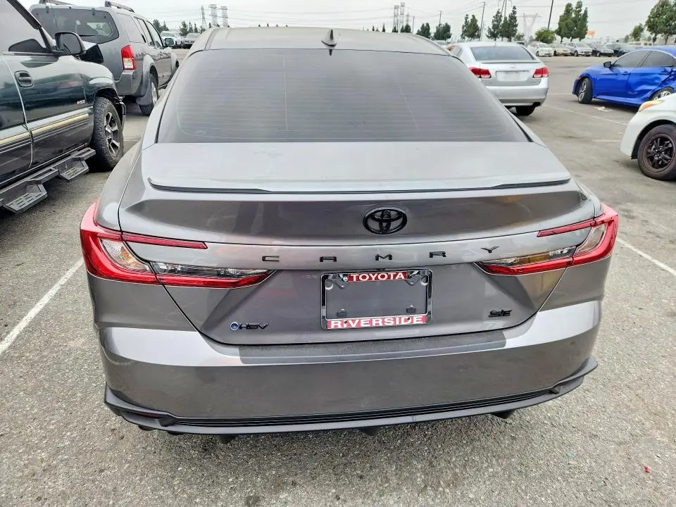 2025 TOYOTA CAMRY SE  