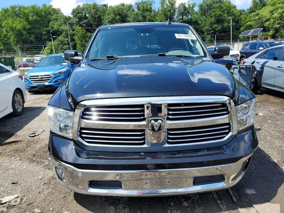 2017 RAM 1500 SLT  