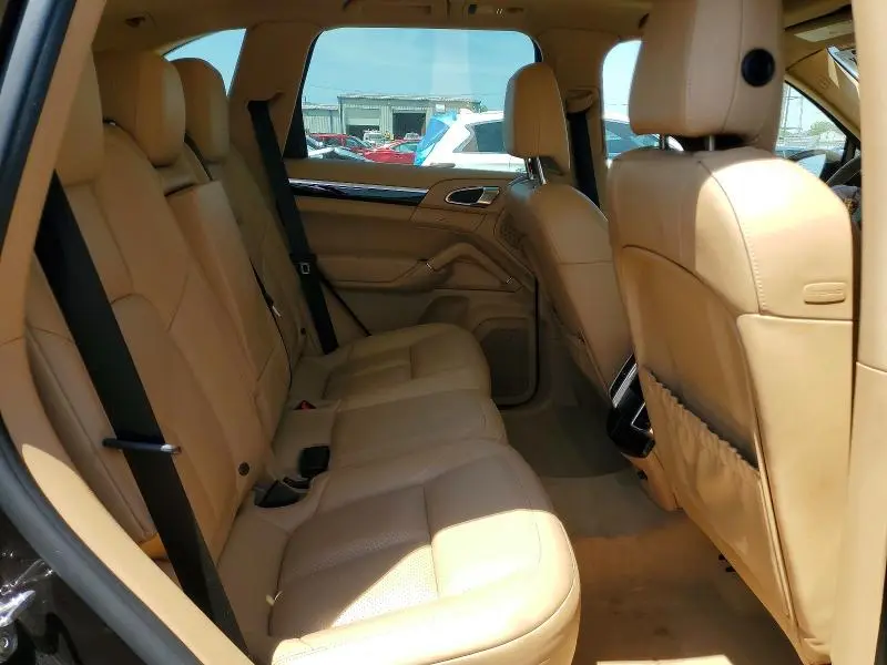 2016 PORSCHE CAYENNE   