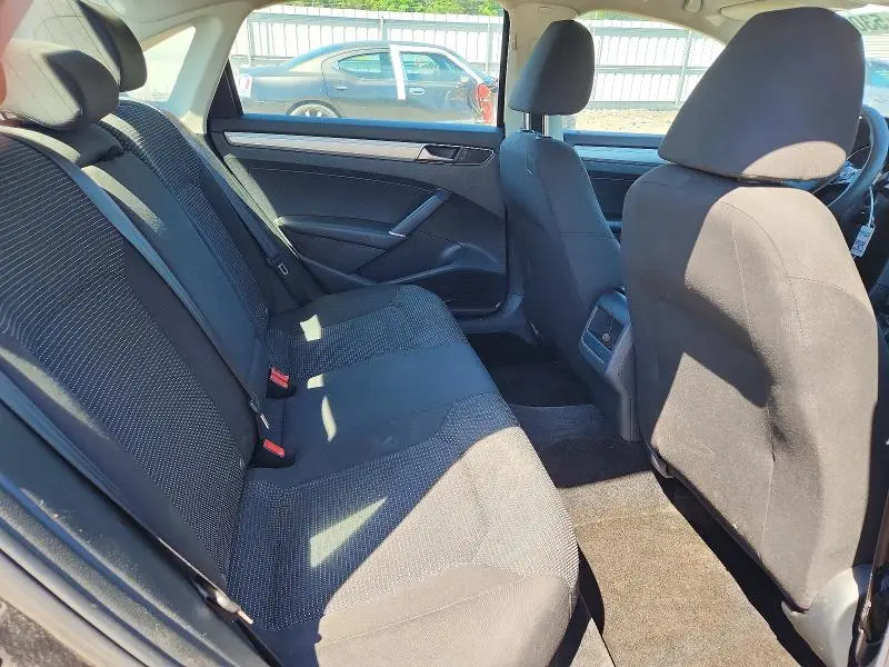 2017 VOLKSWAGEN PASSAT S  