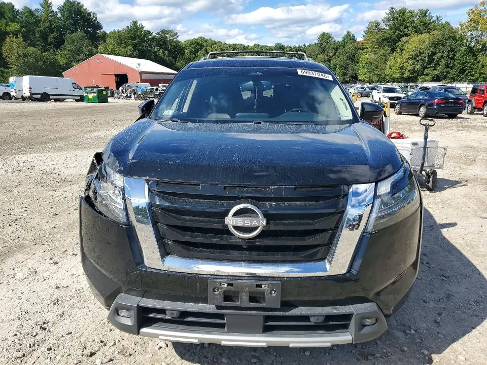 2022 NISSAN PATHFINDER SL  