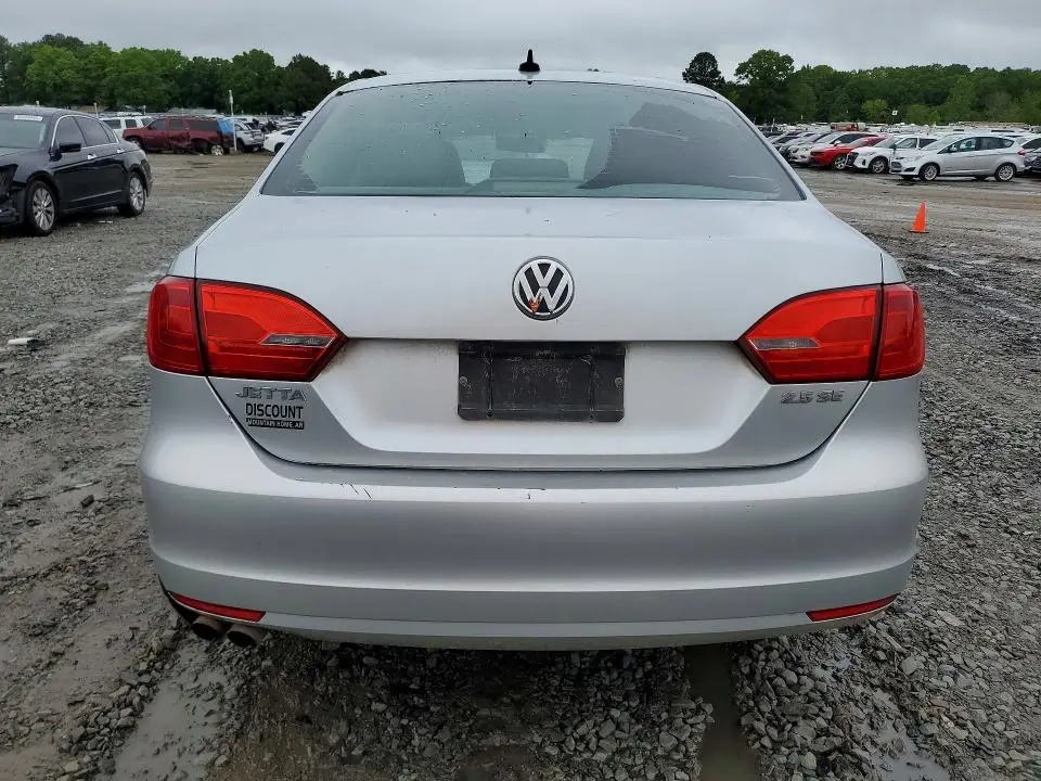 2012 VOLKSWAGEN JETTA SE  