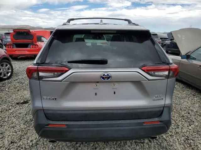 2021 TOYOTA RAV4 XLE  