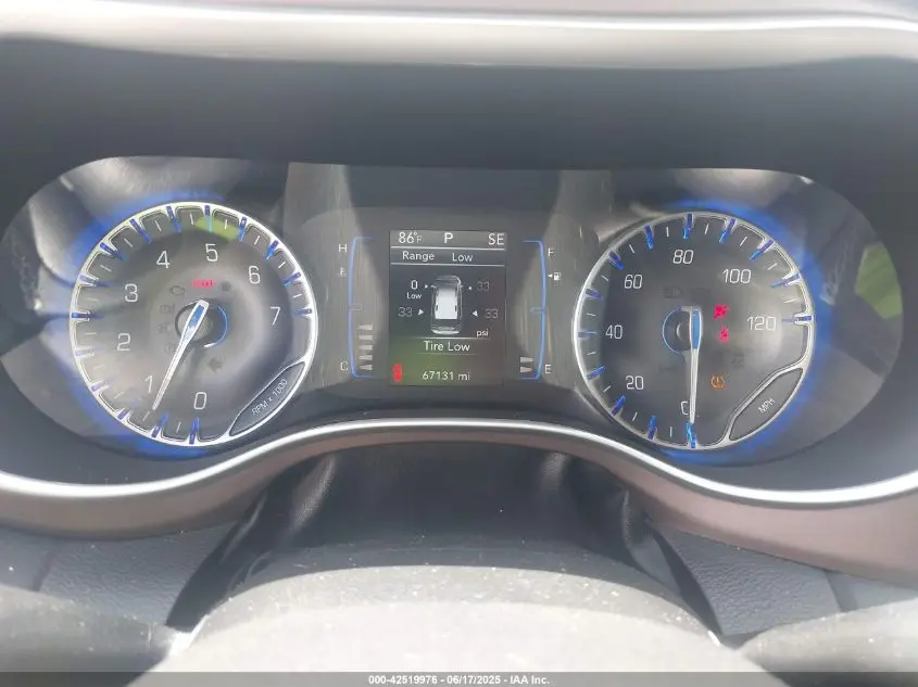 2022 CHRYSLER VOYAGER LX