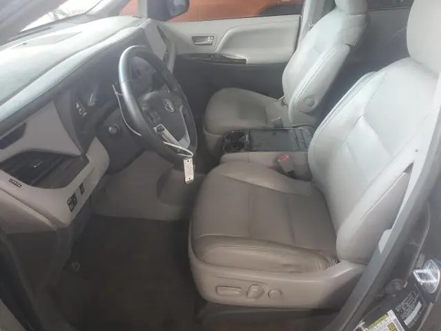 2017 TOYOTA SIENNA XLE  
