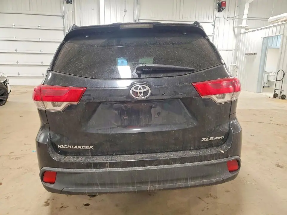 2017 TOYOTA HIGHLANDER XLE  