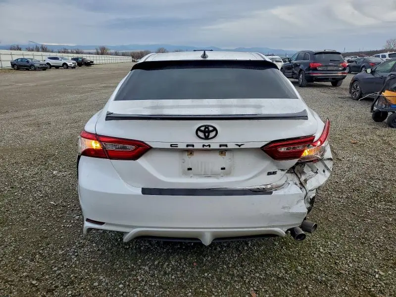 2020 TOYOTA CAMRY SE  