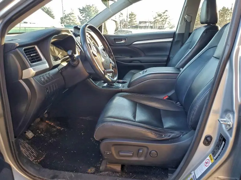 2018 TOYOTA HIGHLANDER SE  