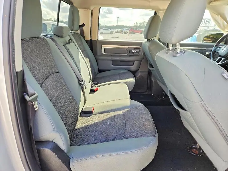 2015 RAM 1500 SLT  