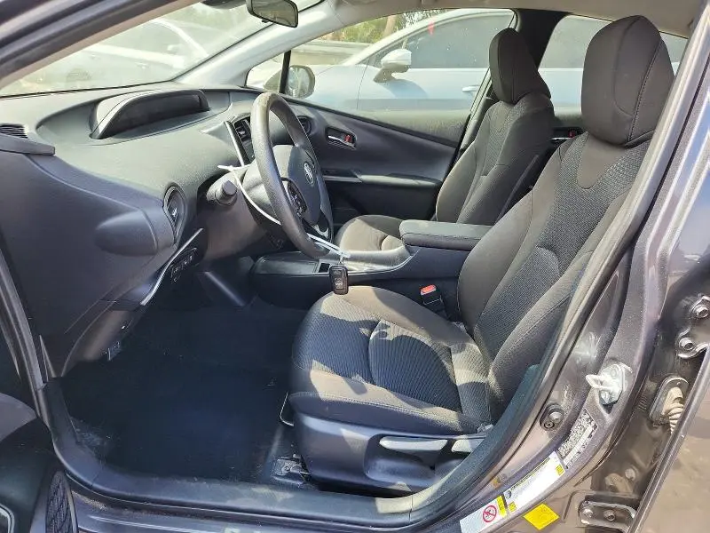 2021 TOYOTA PRIUS LE  