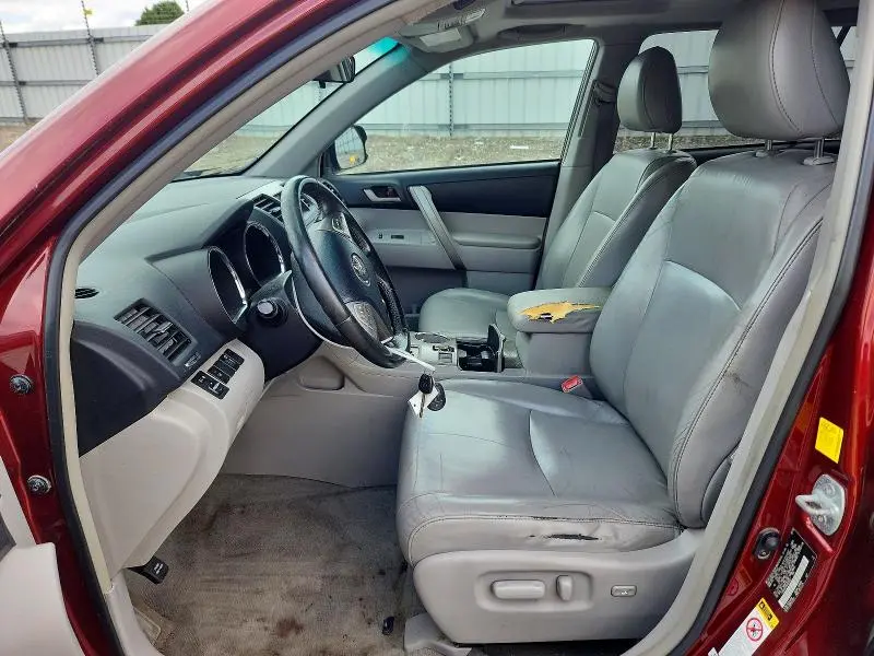 2010 TOYOTA HIGHLANDER SE  